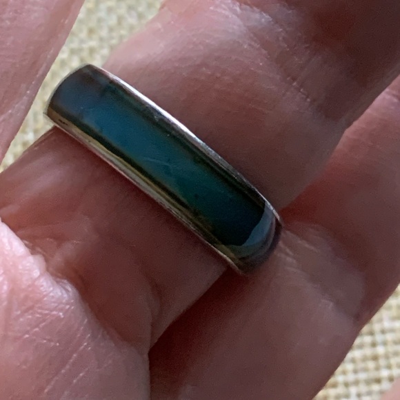 70’ Classic Mood Ring with Color-Changing Stone - Picture 5 of 8